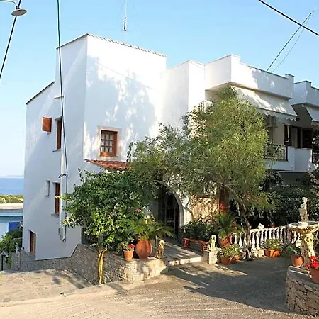 Gorgona Hotel 2*